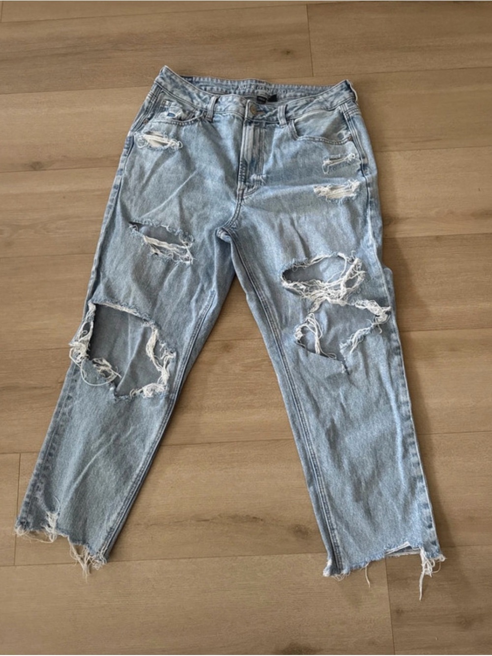 American Eagle Outfitters Light Blue High-Rise Distressed Jeans